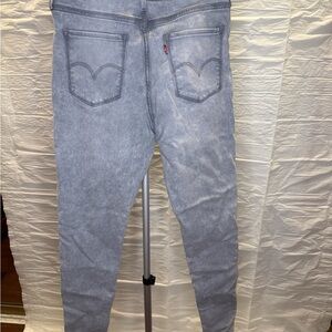 Levi's Women’s Light Gray Skinny Jeans
